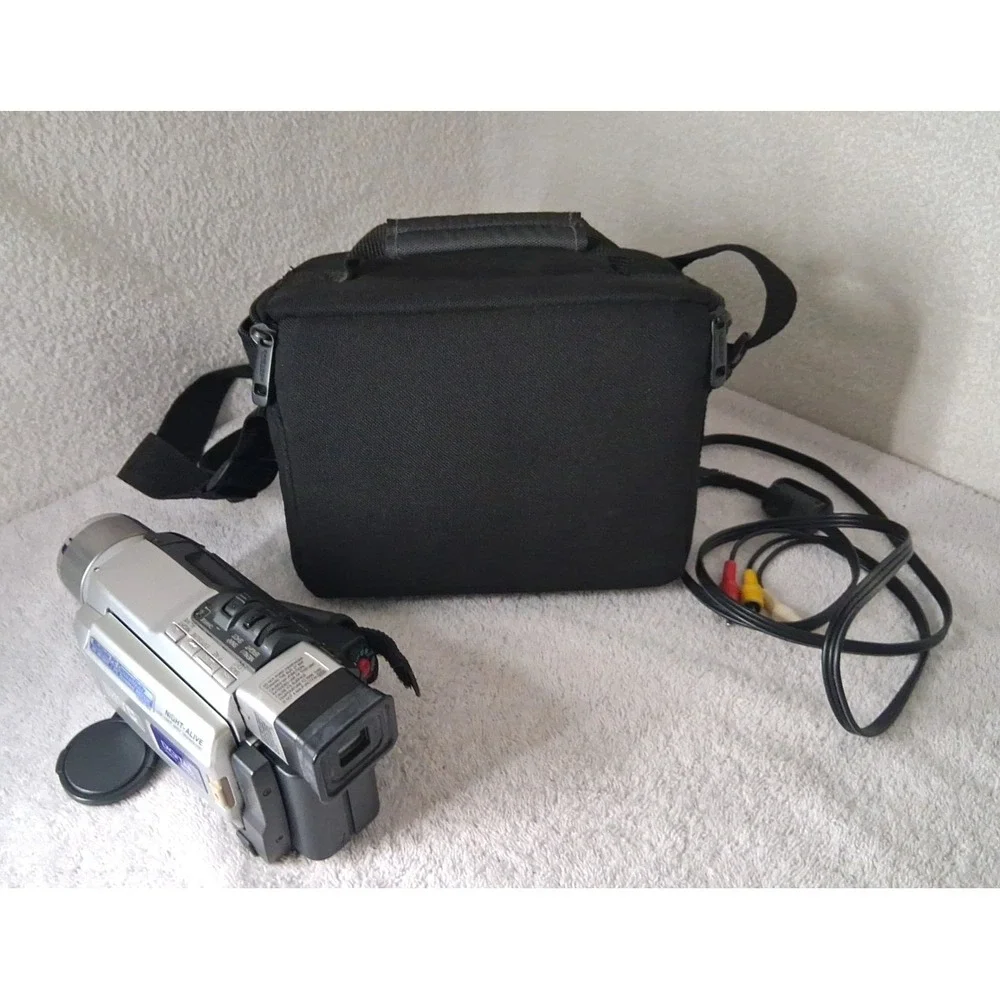 JVC Digital Video Camera with GR-DVL310U Battery *NOTHING TESTED*, CaseLogic Bag